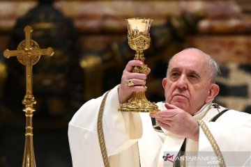Paus Fransiskus kritik orang yang liburan demi hindari "lockdown"