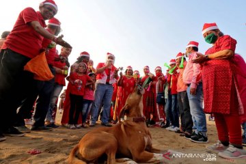 Perayaan Natal di pantai Mumbai India