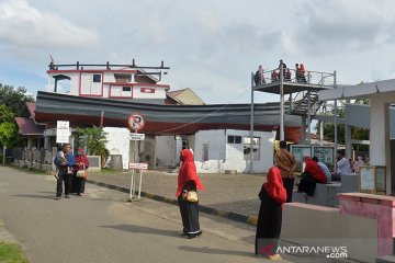 Wisata tsunami kapal atas rumah