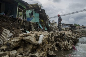 Kerusakan akibat banjir di Bandung