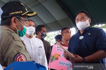 Kunjungi Gorontalo Utara Rachmat Gobel serahkan bantuan alsintan