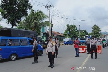 Ratusan wisatawan dan pendatang tujuan Puncak dipulangkan