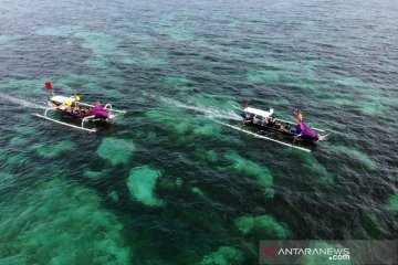 Parade jukung hias di Pantai Pandawa Bali