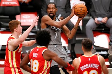 Durant dan Irving bawa Nets raih kemenangan 145-141 atas Hawks