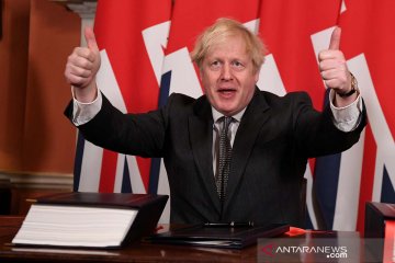 Macron kepada Johnson: Patuhi kesepakatan Brexit