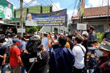 Dihadang laskar FPI, polisi batal layangkan surat kedua pemanggilan Rizieq Sihab