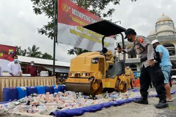 Polres Temanggung musnahkan ribuan botol miras 