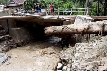 Banjir bandang terjang Desa Latawaro Kolaka Utara