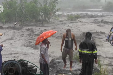 Banjir lahar dingin ancam warga di lereng Gunung Semeru