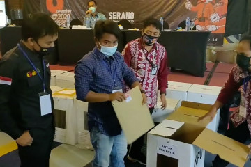 Pasangan Petahana Tatu-Pandji unggul dalam Pilkada Kabupaten Serang