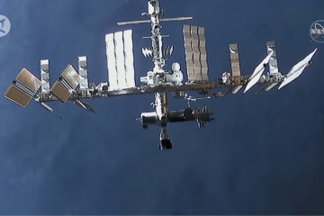 Pesawat Dragon kargo SpaceX versi baru berlabuh di ISS