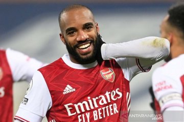 Bermain di tengah hujan salju, Arsenal kalahkan West Bromwich Albion 4-0