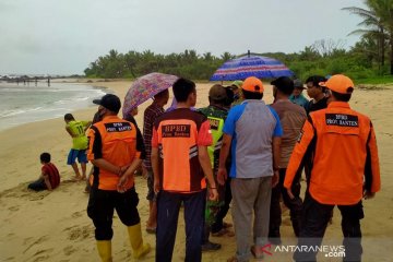 BPBD Banten akhirnya temukan wisatawan dari Jakarta di Pantai Cibobos
