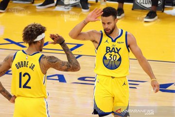 Stephen Curry cetak 62 poin dan bawa Warriors tumbangkan Blazers