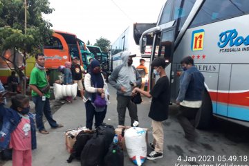 612 penumpang tiba di Terminal Kalideres saat puncak arus balik