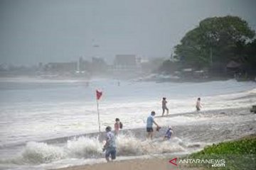 BMKG: Waspadai tinggi gelombang 2,5 meter di perairan Baubau