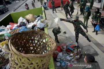 TNI turun tangan atasi krisis sampah di Pekanbaru