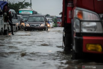 Banjir di jalan nasional Bandung - Garut