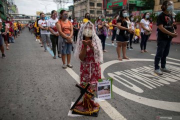 Umat Katolik Manila hadiri misa Black Nazarene dengan protokol kesehatan