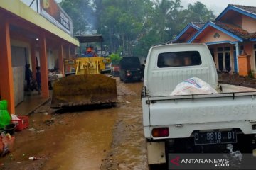 Jalur utama Bandung-Cianjur kembali dapat dilalui normal