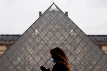 Dampak virus corona, jumlah pengunjung museum Louvre turun 72 persen