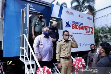 Kemristek hibahkan laboratorium mobile BSL 2 trailer ke Pemkot Bogor