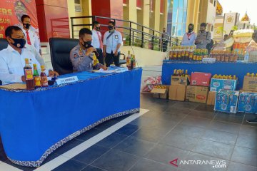 Polda Sulteng sita 1.417 botol madu ilegal di Kota Palu