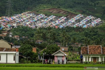 Permukiman penduduk di kawasan perbukitan di Sumedang