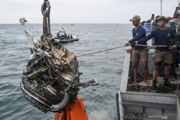 SAR TNI AL kumpulkan empat kantong puing pesawat Sriwijaya Air