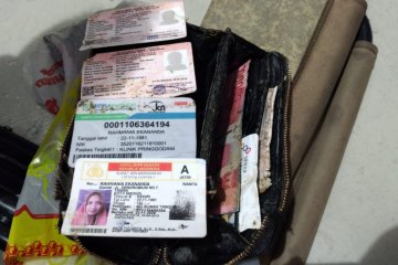 Dompet diduga milik penumpang Sriwijaya Air ditemukan penyelam TNI AL