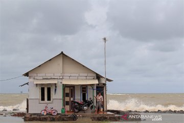 Abrasi laut ancam rumah warga Eretan Kulon