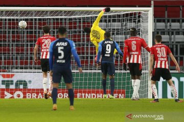 PSV dipecundangi AZ Alkmaar 1-3 sekaligus gagal geser Ajax dari puncak