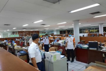 Jakarta Barat ingatkan disiplin protokol kesehatan pekerja saat PPKM