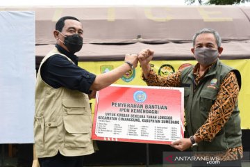 Rektor IPDN beri bantuan korban bencana longsor Sumedang