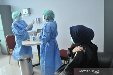 Vaksinasi di lingkungan RSMH Palembang