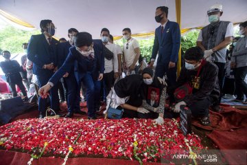 Pemakaman pramugara Sriwijaya Sj182 Okky Bisma