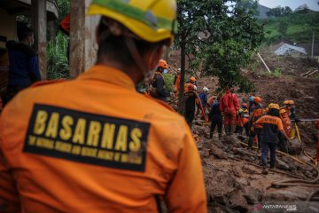 Komisi VIII DPR tinjau penanganan korban bencana longsor di Sumedang