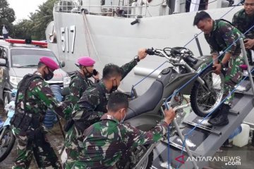 KRI Soeharso-990 dan pasukan dikerahkan bantu korban Gempa Mamuju