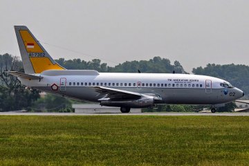 Boeing B-737 Skuadron Udara 5 TNI AU amati lokasi gempa dari udara