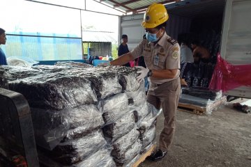 Bintan ekspor karet lempengan ke tiga negara senilai Rp13 miliar