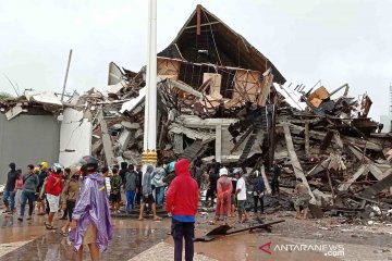 Kantor Gubernur Sulbar roboh akibat gempa bermagnitudo 6,2