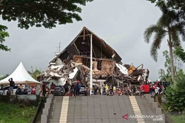 Dampak gempa bumi magnitudo 6,2 di Sulawesi Barat