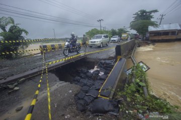 Jalan nasional di Kalimantan Selatan putus akibat banjir