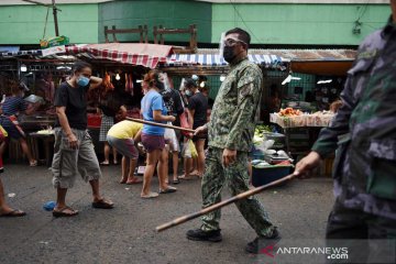 Penegakan protokol kesehatan di Manila