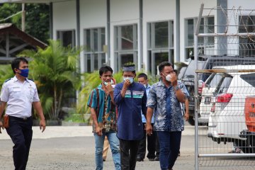 Keluarga korban Sriwijaya Air Lampung jemput kedatangan jenazah