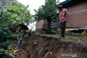 BMKG pasang seismometer di lokasi pergeseran tanah di Aceh Besar