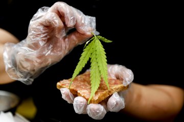 Roti cekikikan, hidangan mengandung ganja dari Thailand