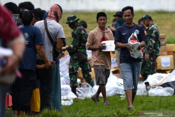 Bantuan kebutuhan pokok mulai dibagikan kepada pengungsi gempa