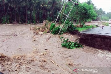 Diterjang banjir, PLN pulihkan sistem kelistrikan di Halmahera Utara