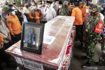 Pemakaman Jenazah Indah Halimah Putri